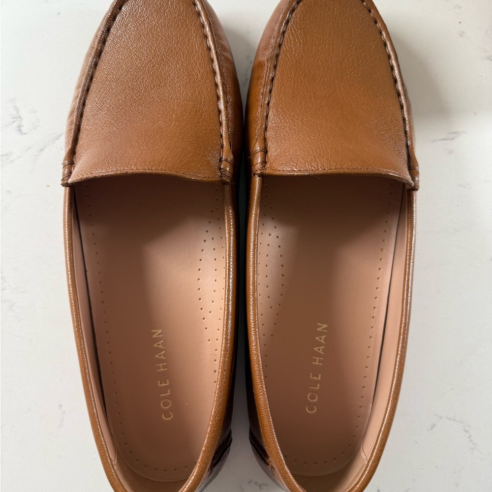 Cole Haan Women’s Tan Leather Loafers Size: 7 B
Style: W31893